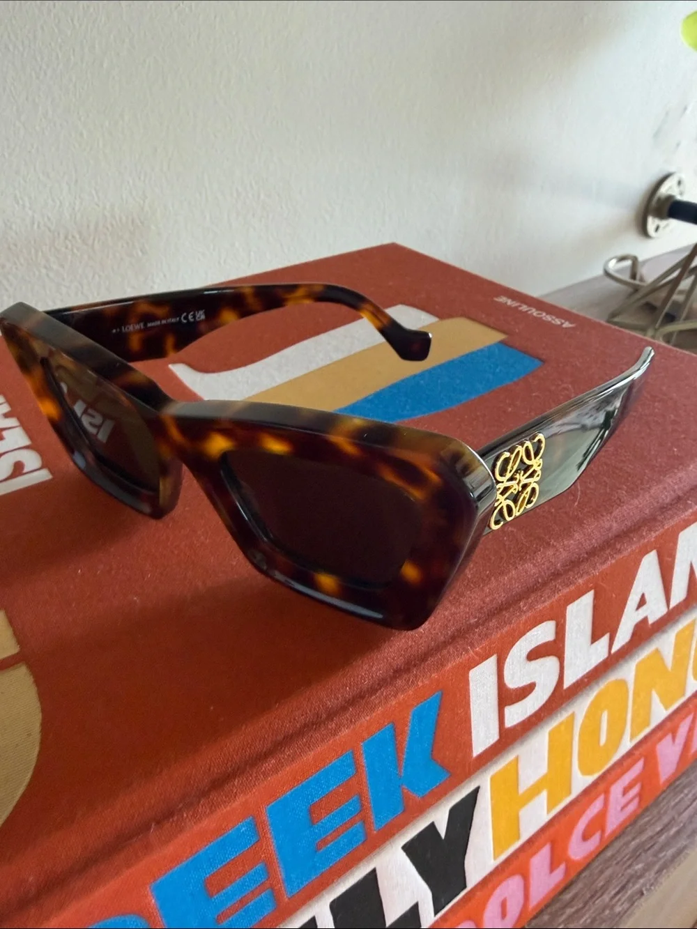 Loewe Tortoiseshell Cat-Eye Sunglasses - Brown NEW